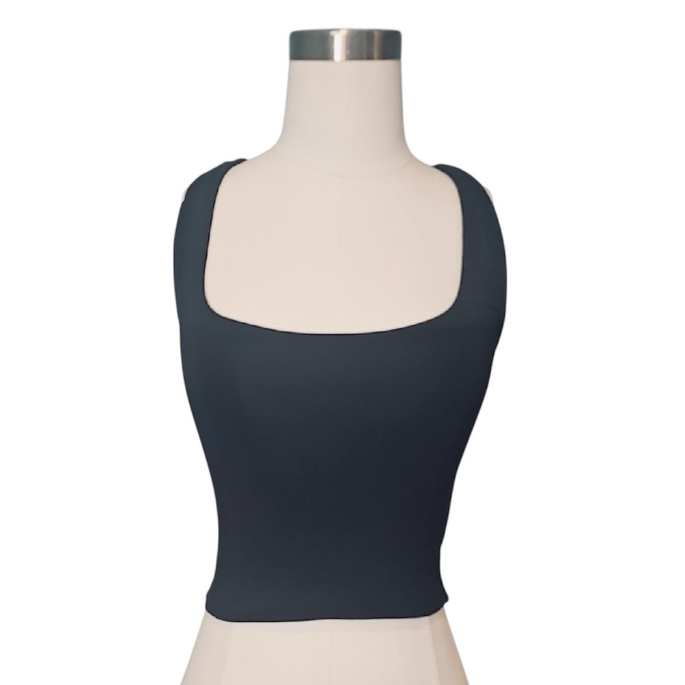 🍄 Babaton Women's Sleeveless Top, Size XS